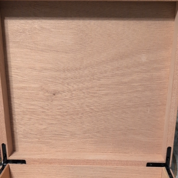 Bond Street Desktop With Built-in Humidor Cigar Case Brand New In Box - Picture 13 of 16